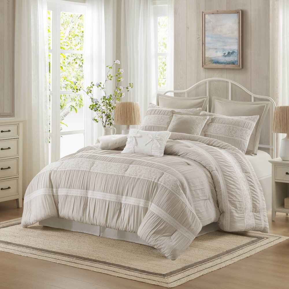 Perryn Comforter Set. Picture 4