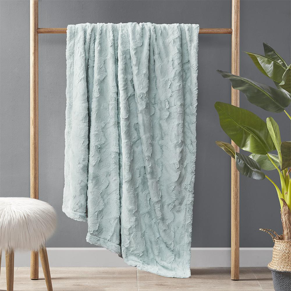 Oversized Faux Fur Throw. Picture 1