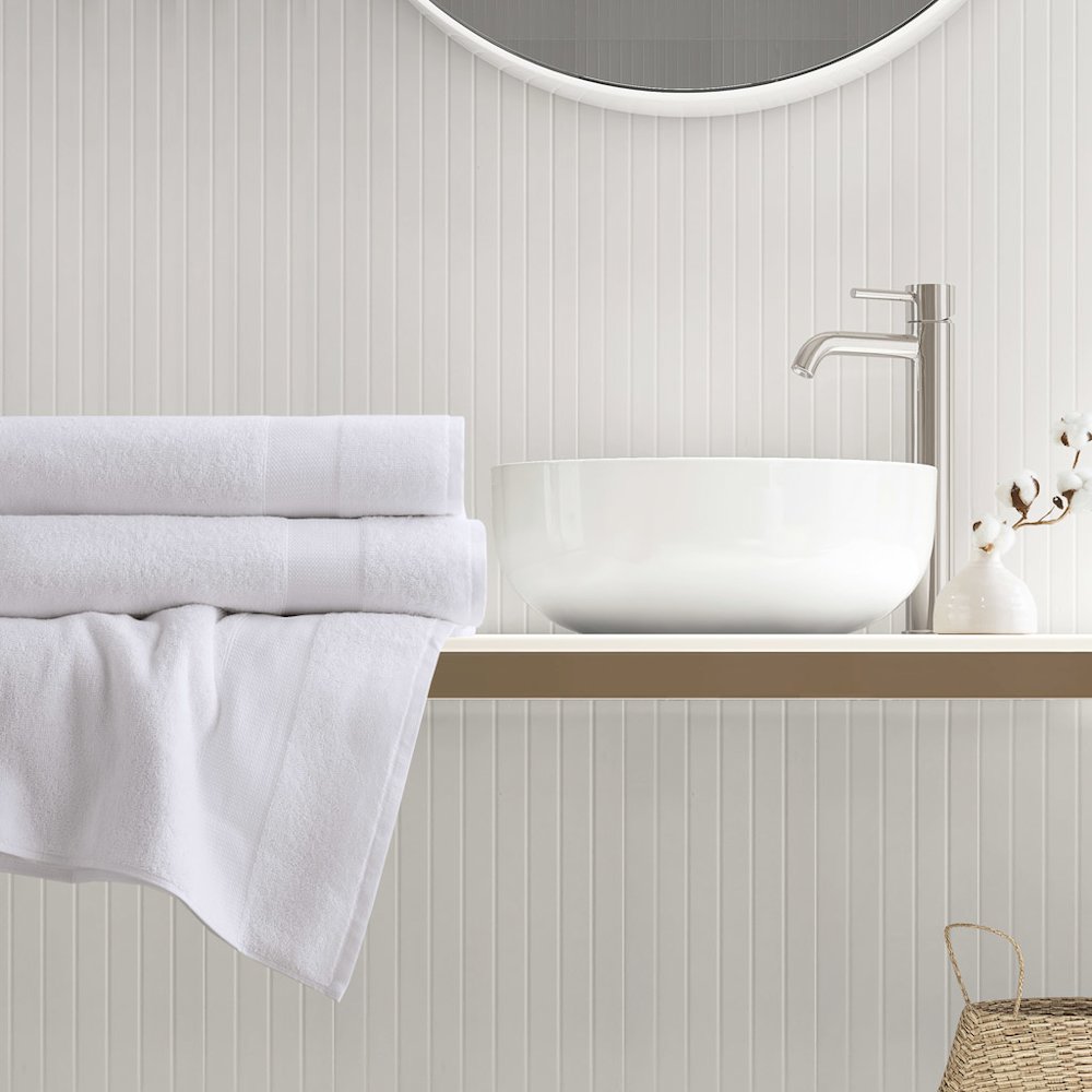 500GSM Plush 2pc XL Towel Set, White color. Picture 1
