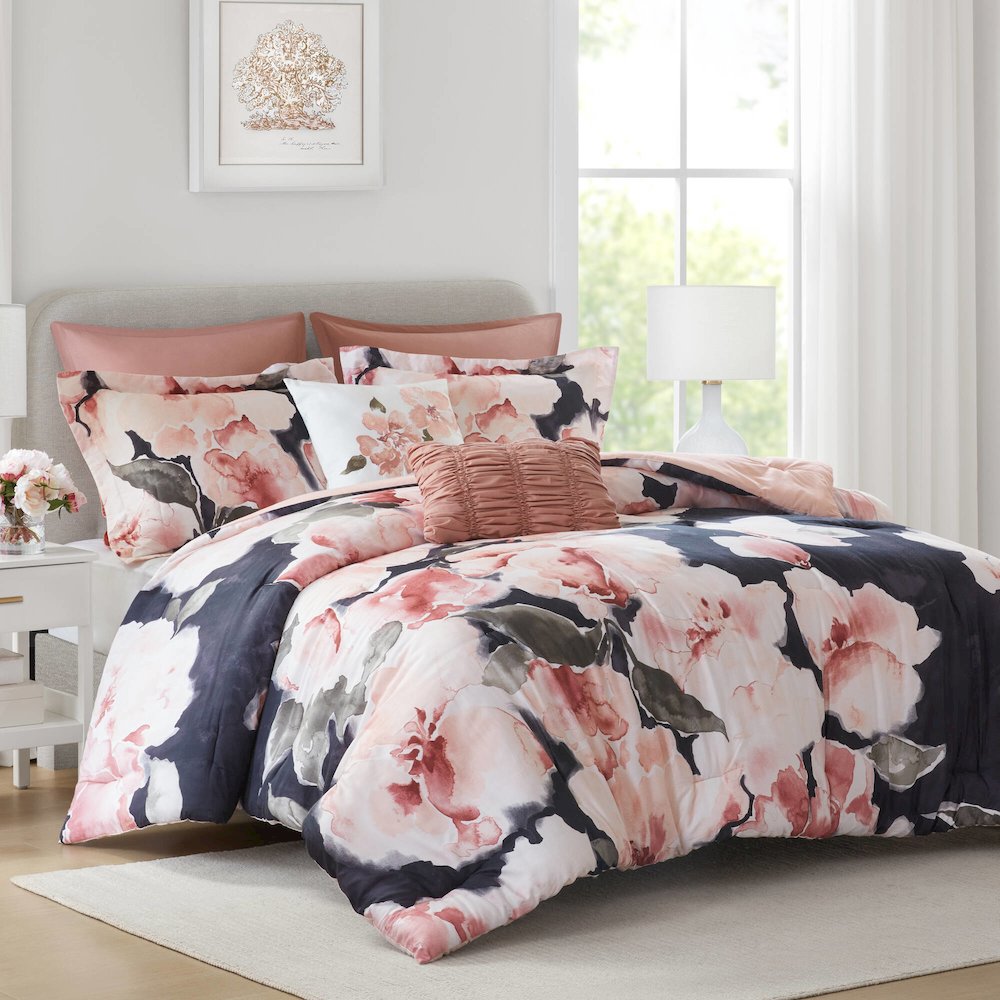 Shanti 7pcs Printed Comforter set. Picture 1