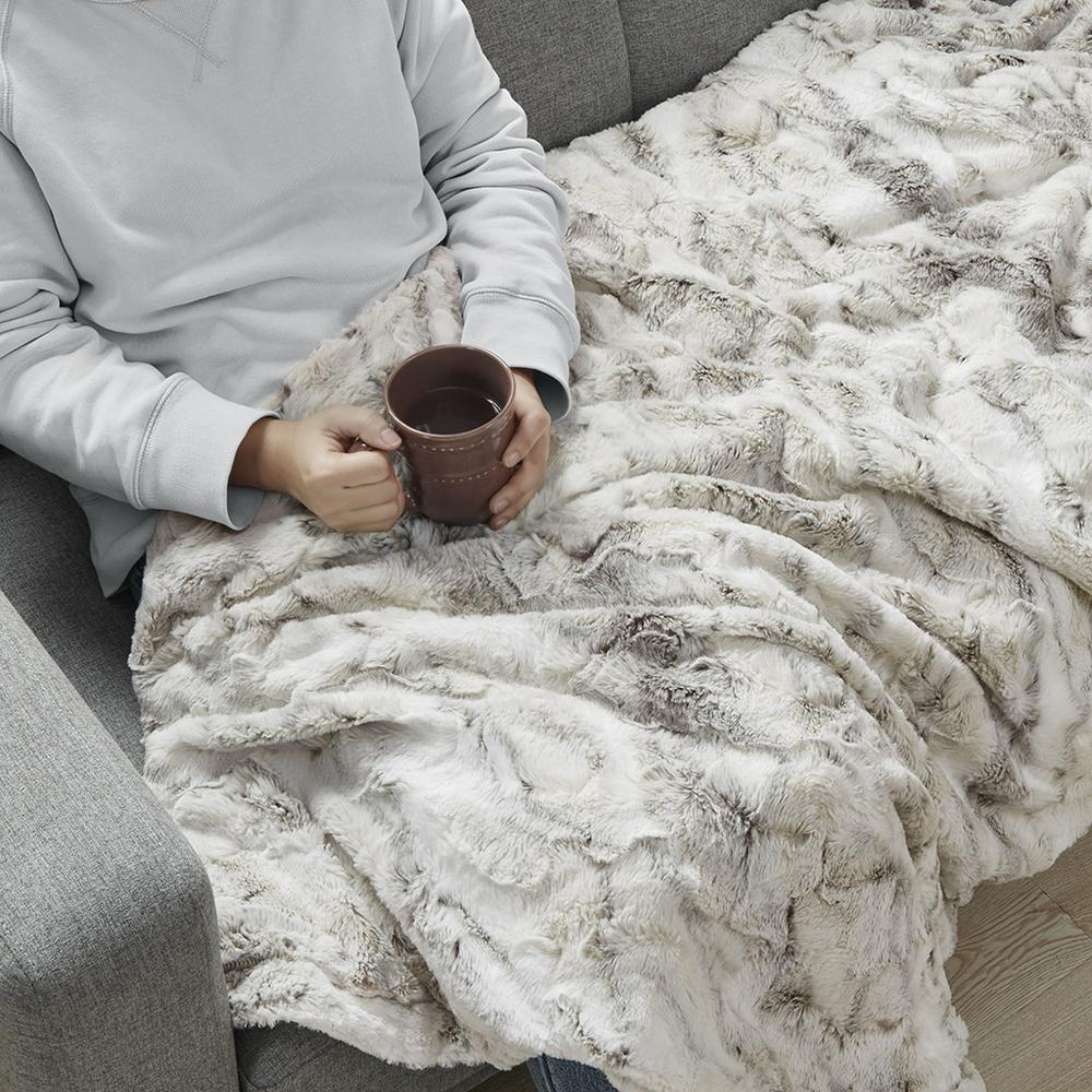 Oversized Faux Fur Throw. Picture 5