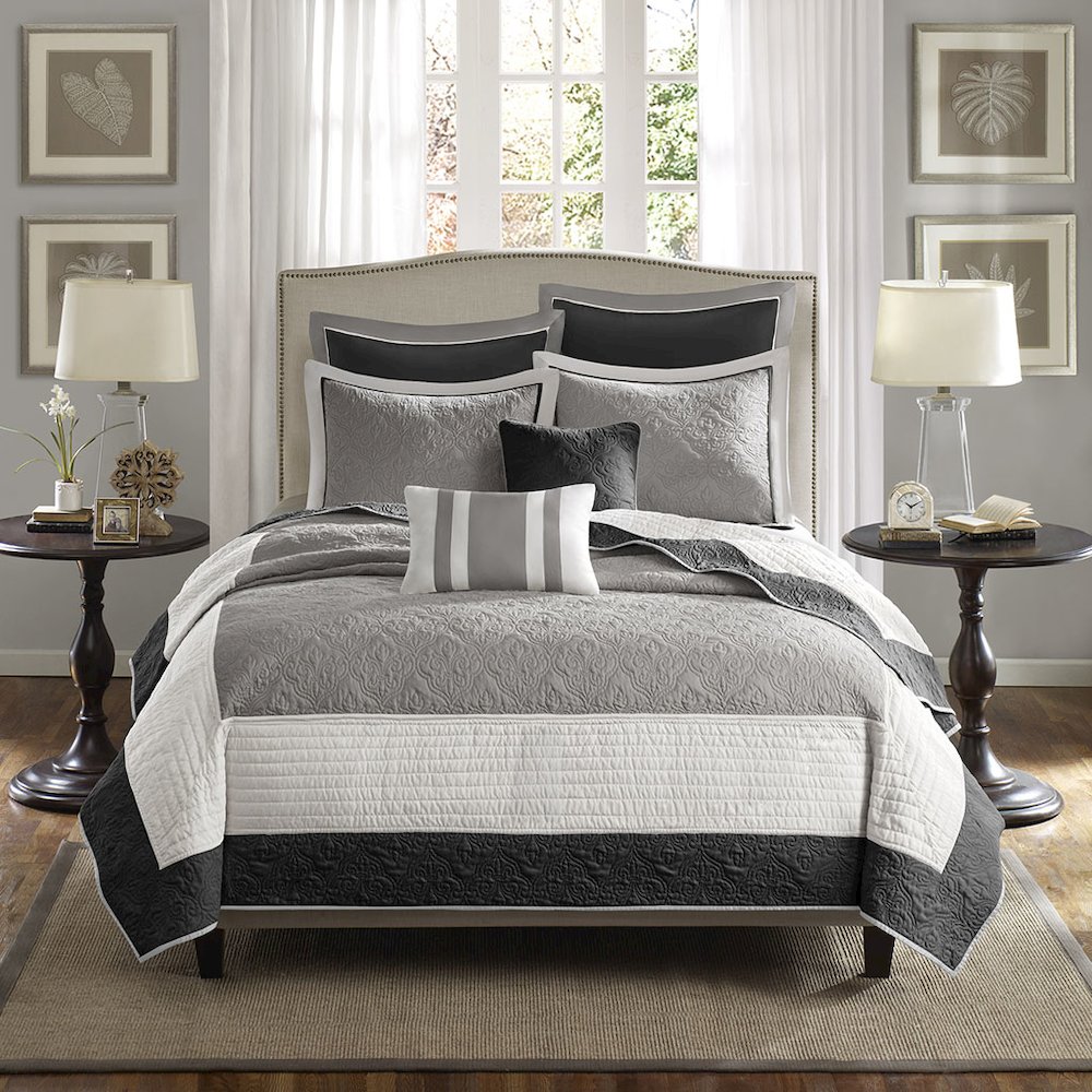 7 Piece Quilt Set with Euro Shams and Throw Pillows. Picture 2