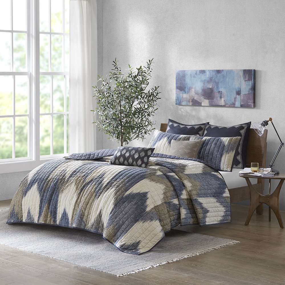 3 Piece Printed Cotton Quilt Set. Picture 4