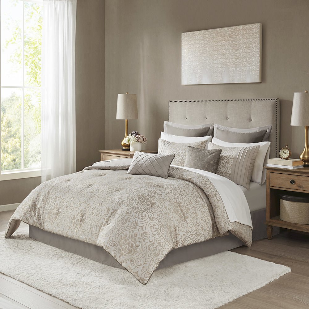 12 Piece Jacquard Comforter Set with Bed Sheets. Picture 4