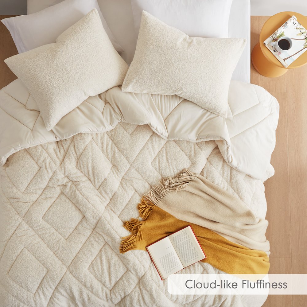 Double Diamond Quilted Teddy Comforter Set. Picture 4