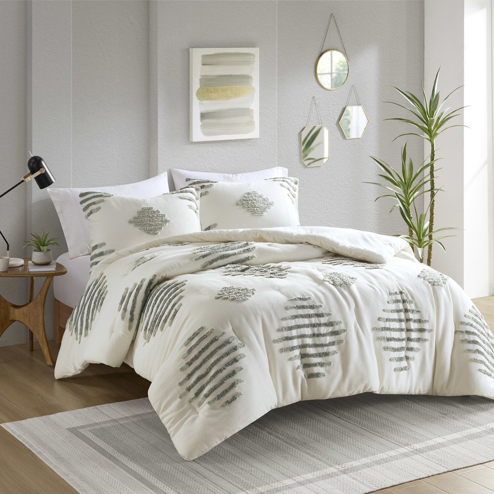 3 Piece Cotton Blend Chenille Comforter Set. Picture 4