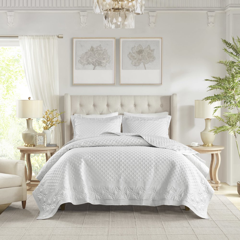 3 Piece Grey Quilt Set. Picture 4