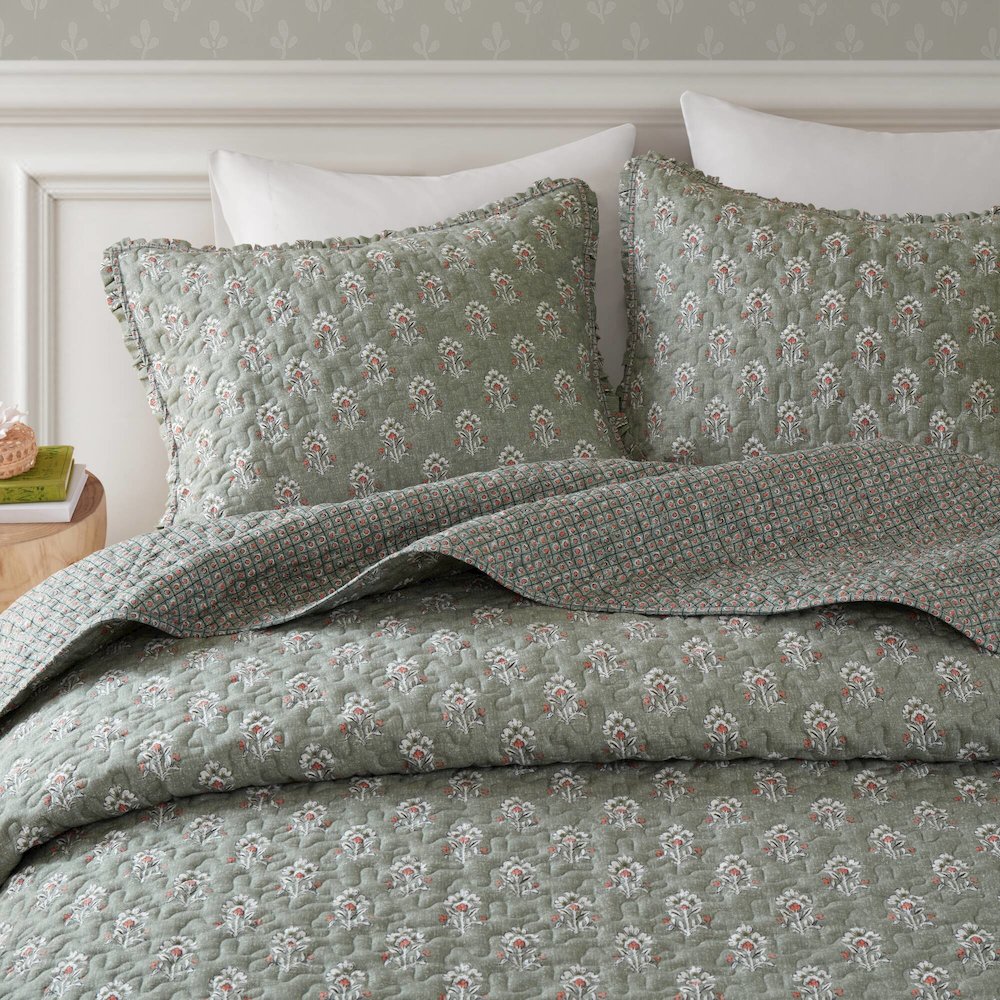 Linwood Ruffle Printed Quilt Set. Picture 5