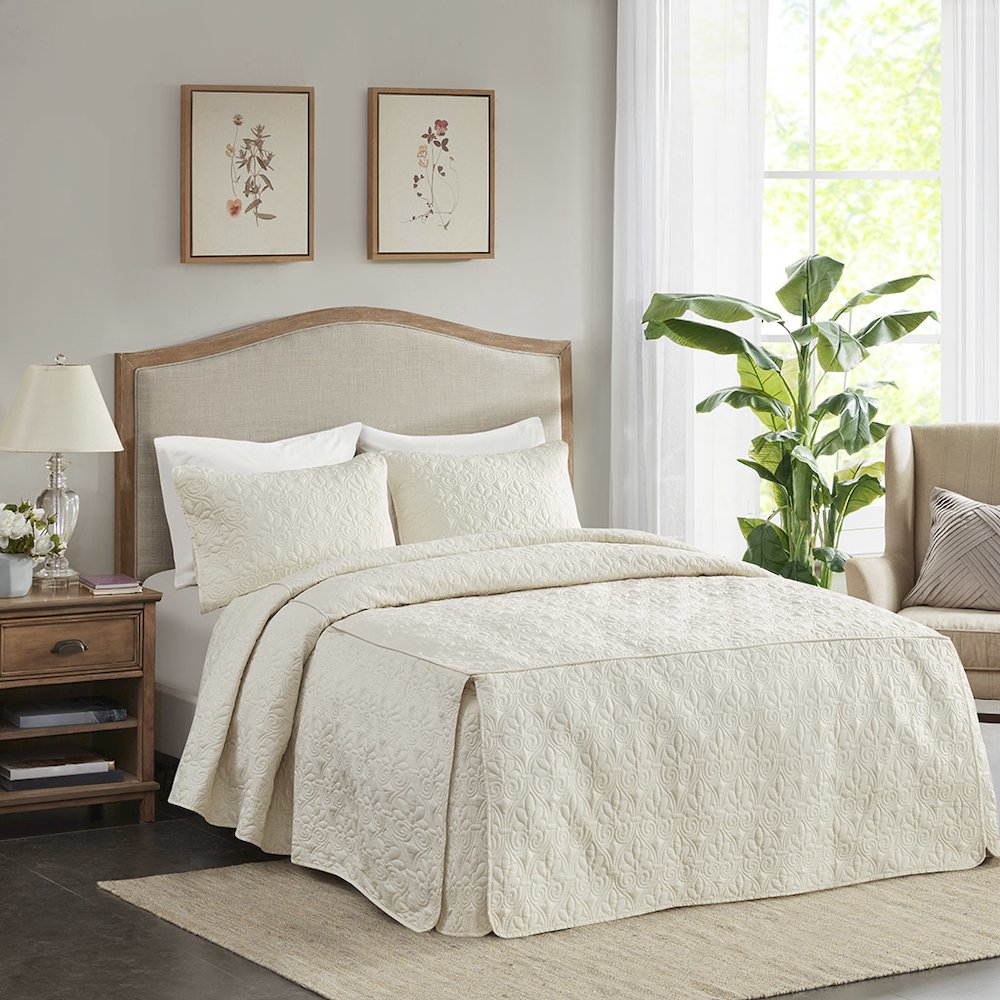3 Piece Split Corner Pleated Quilted Bedspread. Picture 4