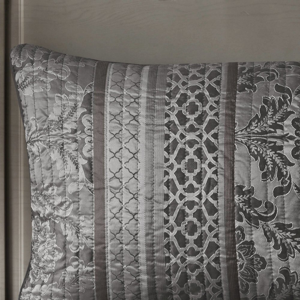 6 Piece Jacquard Quilt Set with Throw Pillows. Picture 5