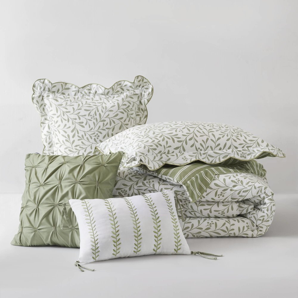 Darcy 5 Piece Print Comforter Set. Picture 2