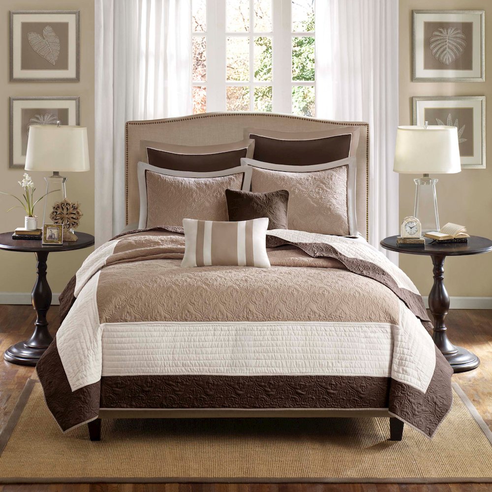 7 Piece Quilt Set with Euro Shams and Throw Pillows. Picture 5