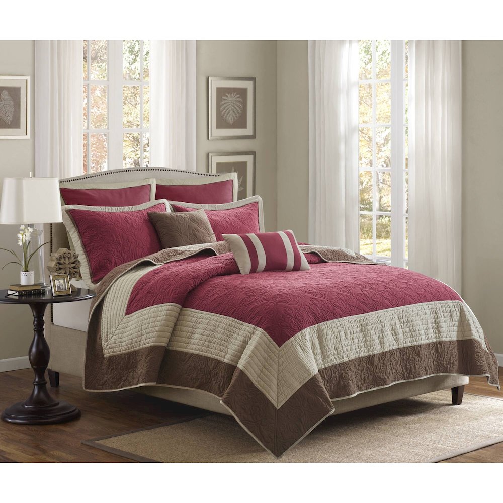 7 Piece Quilt Set with Euro Shams and Throw Pillows. Picture 3