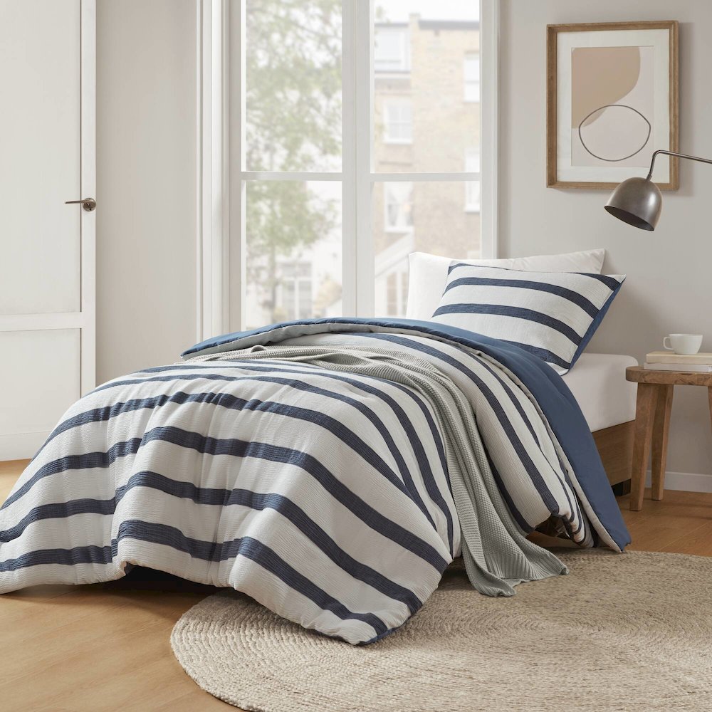 Merritt Yarn-dyed striped comforter, Blue color. Picture 1
