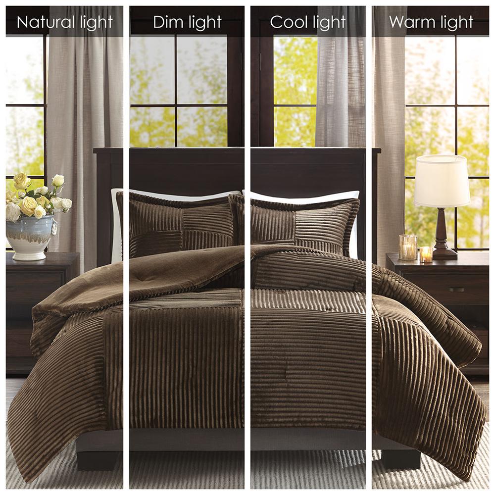 Plush Down Alternative Comforter Set. Picture 3