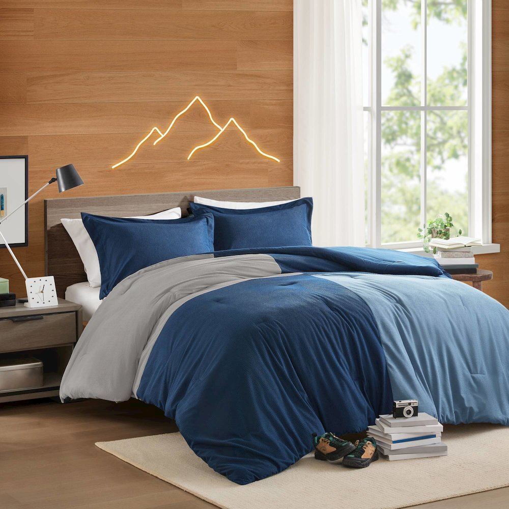 Stafford Comforter Set. Picture 3