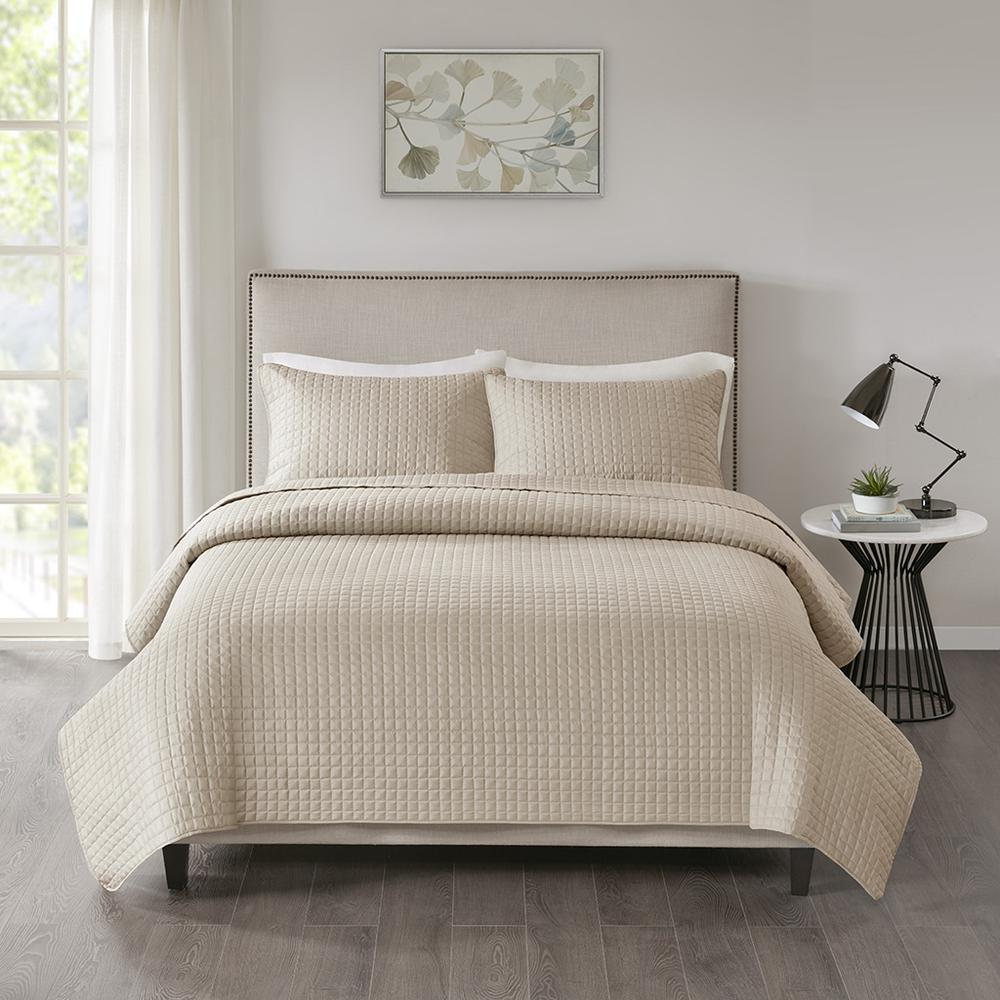 Otto 3 Piece Reversible Quilt Set, Khaki color. Picture 2
