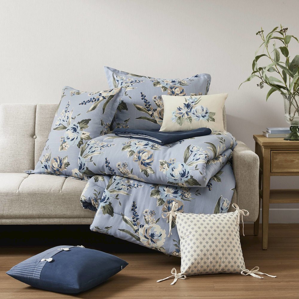 Salara 7 Piece Vintage Floral Comforter Set, Blue color. Picture 5