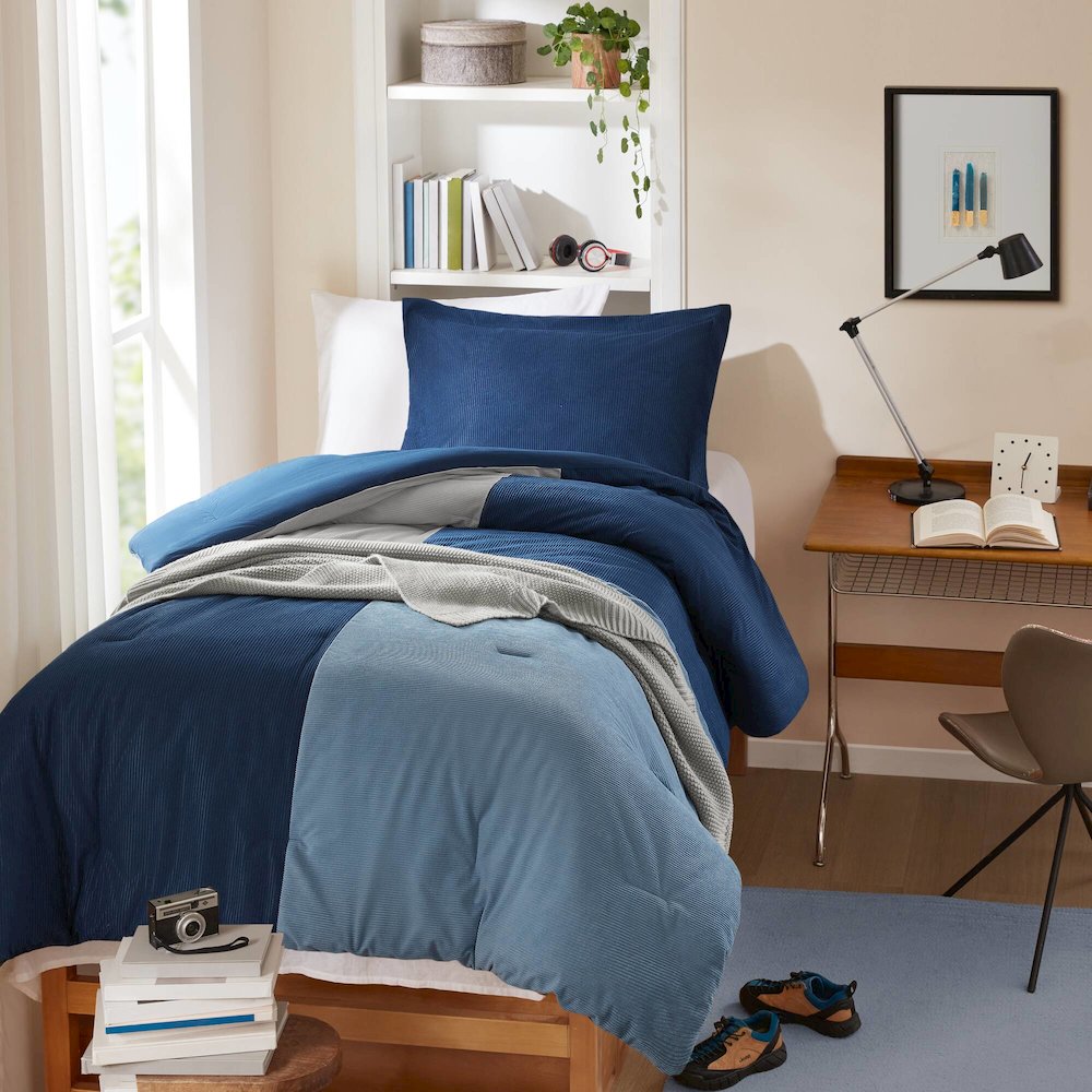 Stafford Comforter Set. Picture 4