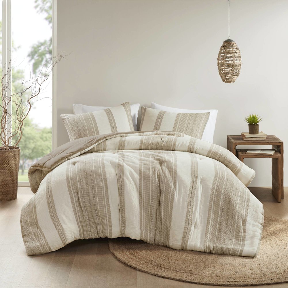 Mesa Comforter 3 PCS Set, Tan color. Picture 2
