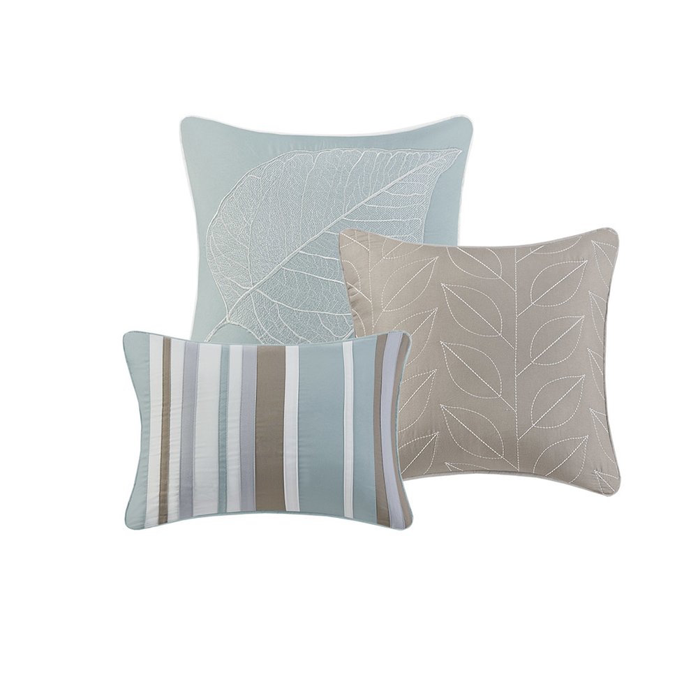 6 Piece Embroidered Quilt Set with Throw Pillows. Picture 3