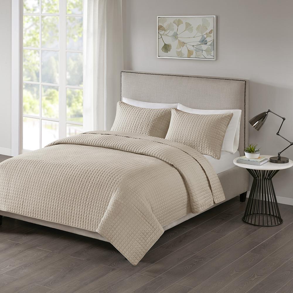 Otto 3 Piece Reversible Quilt Set, Khaki color. Picture 4