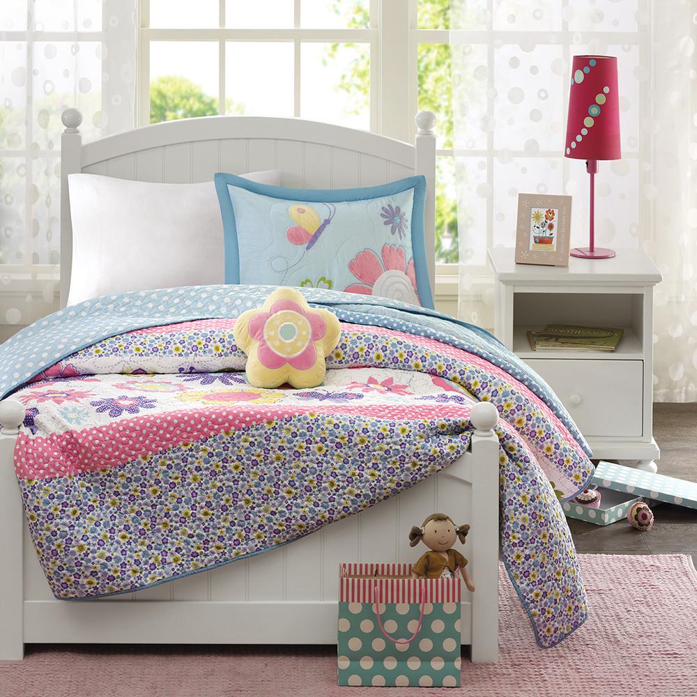 Reversible Quilt Set with Throw Pillow. Picture 5