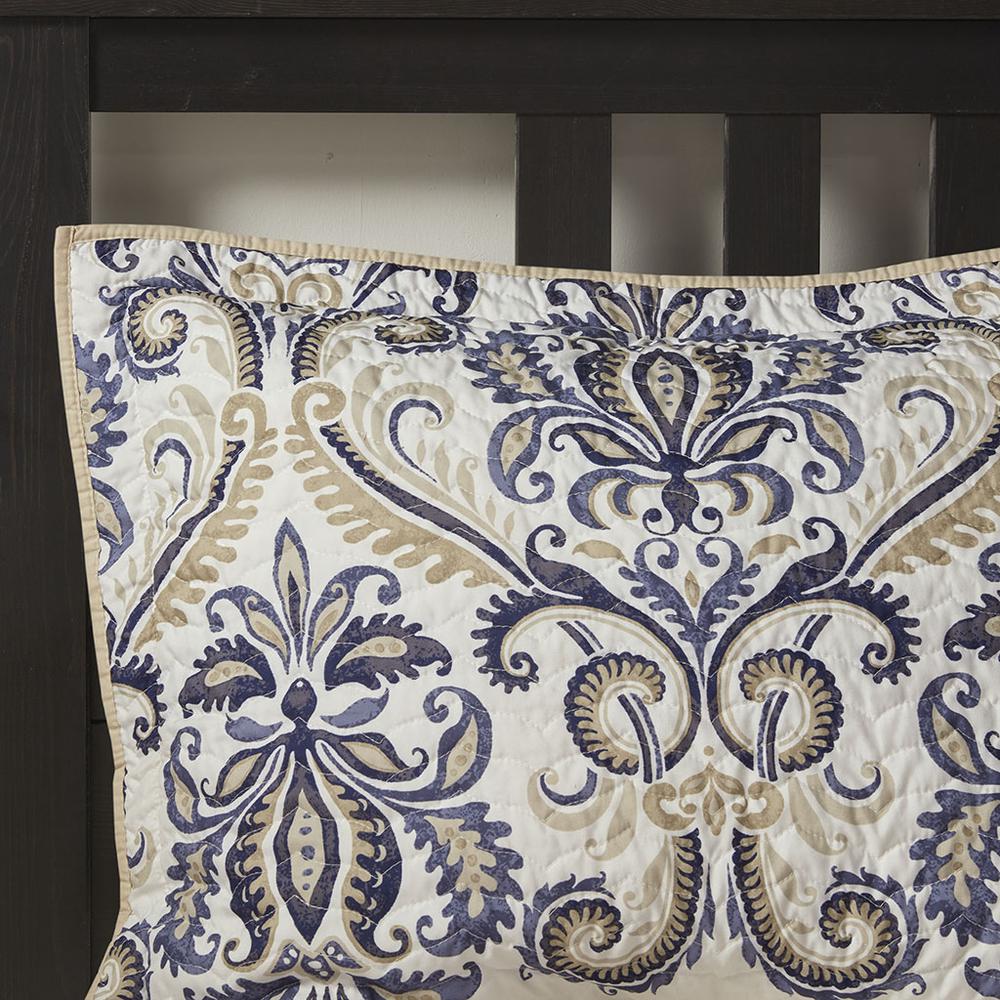 6 Piece Reversible Quilt Set with Throw Pillows. Picture 2