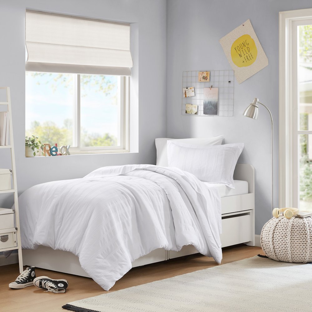 Logan Woven Striped Comforter Set, White color. Picture 1