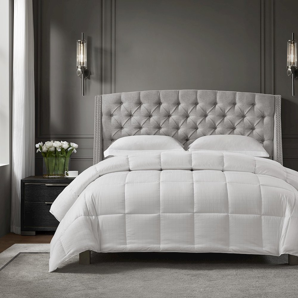Premium Comforter. Picture 5