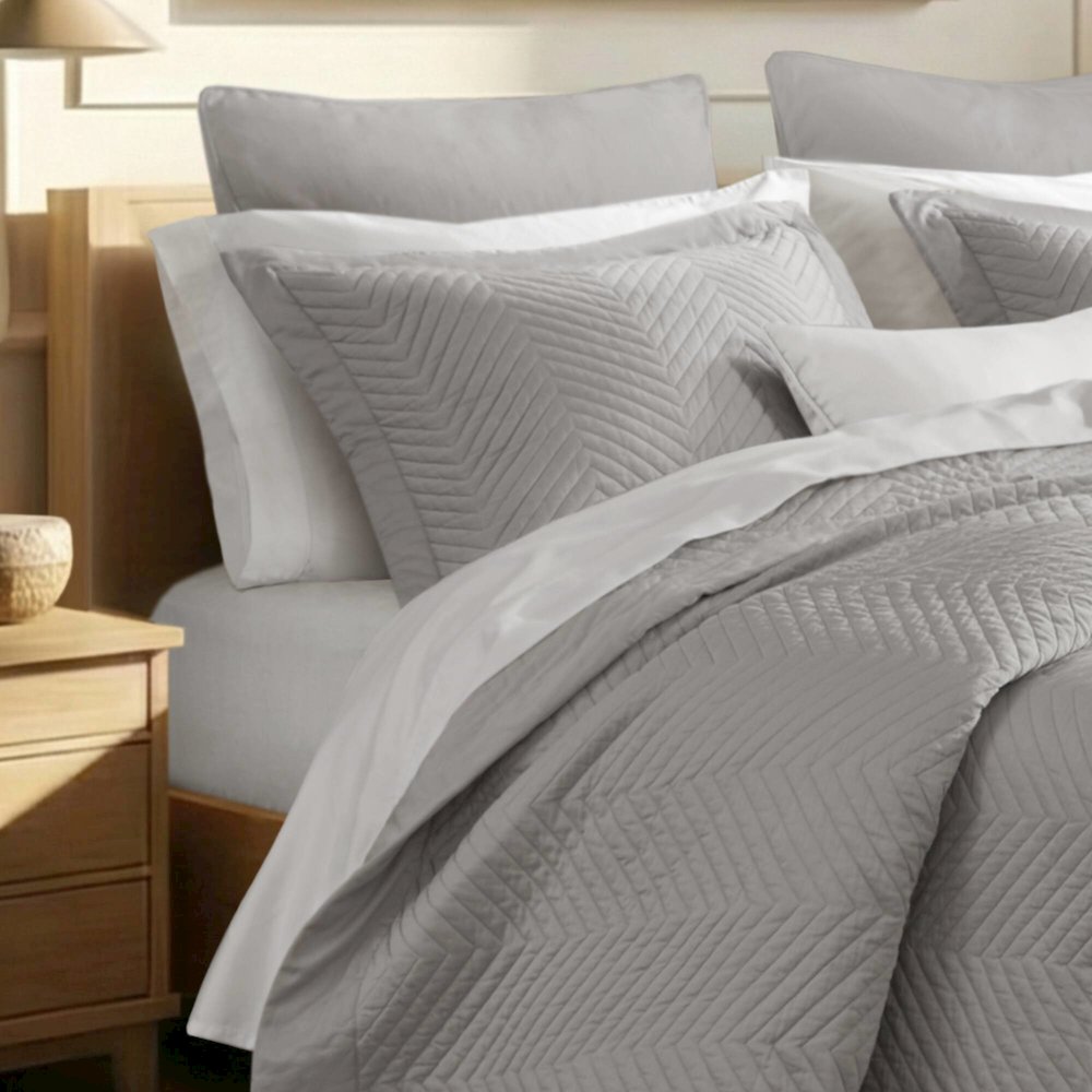 Liam Hotel 3 Piece Cotton Quilt Set. Picture 2