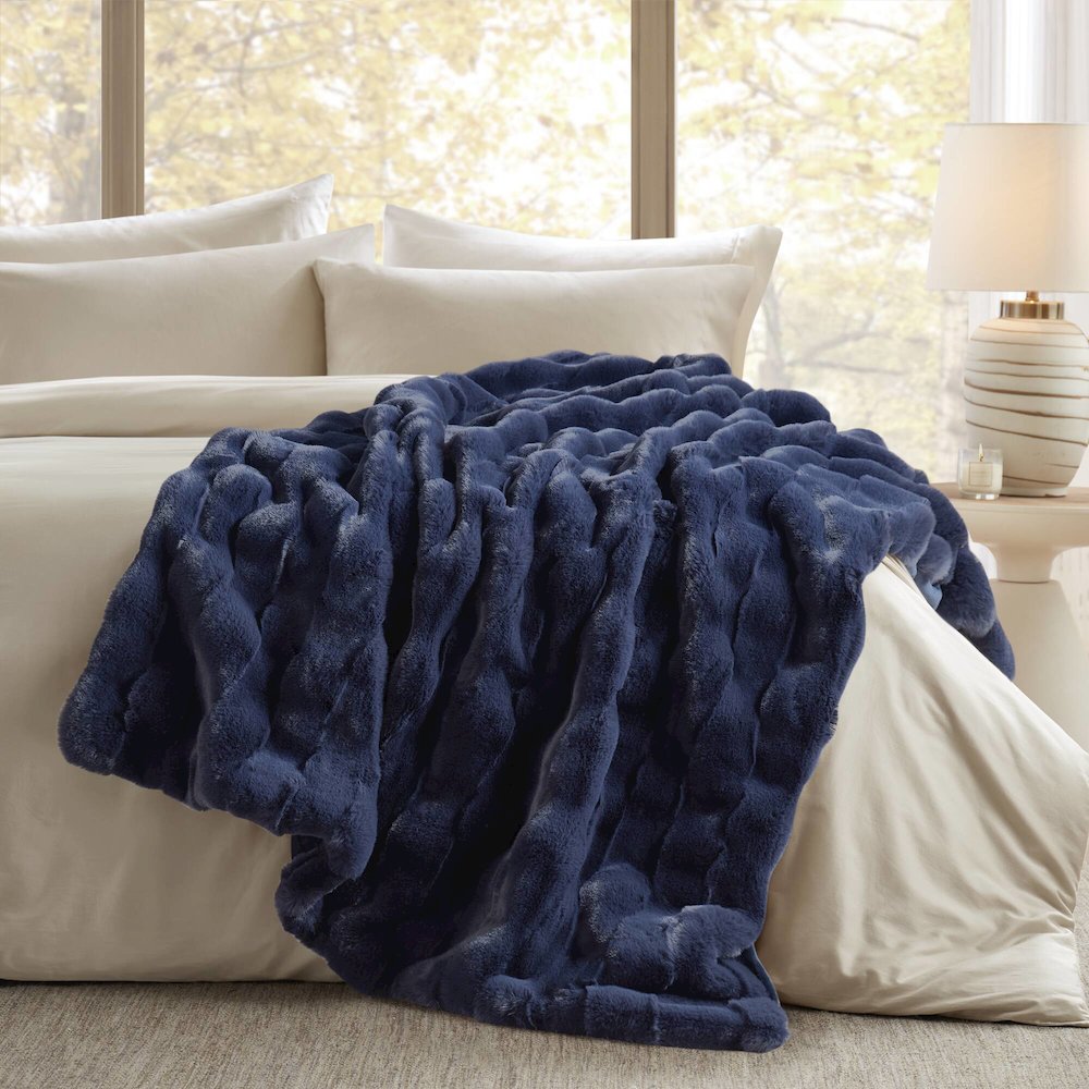 Vivienne Faux Fur Throw, Navy color. Picture 2