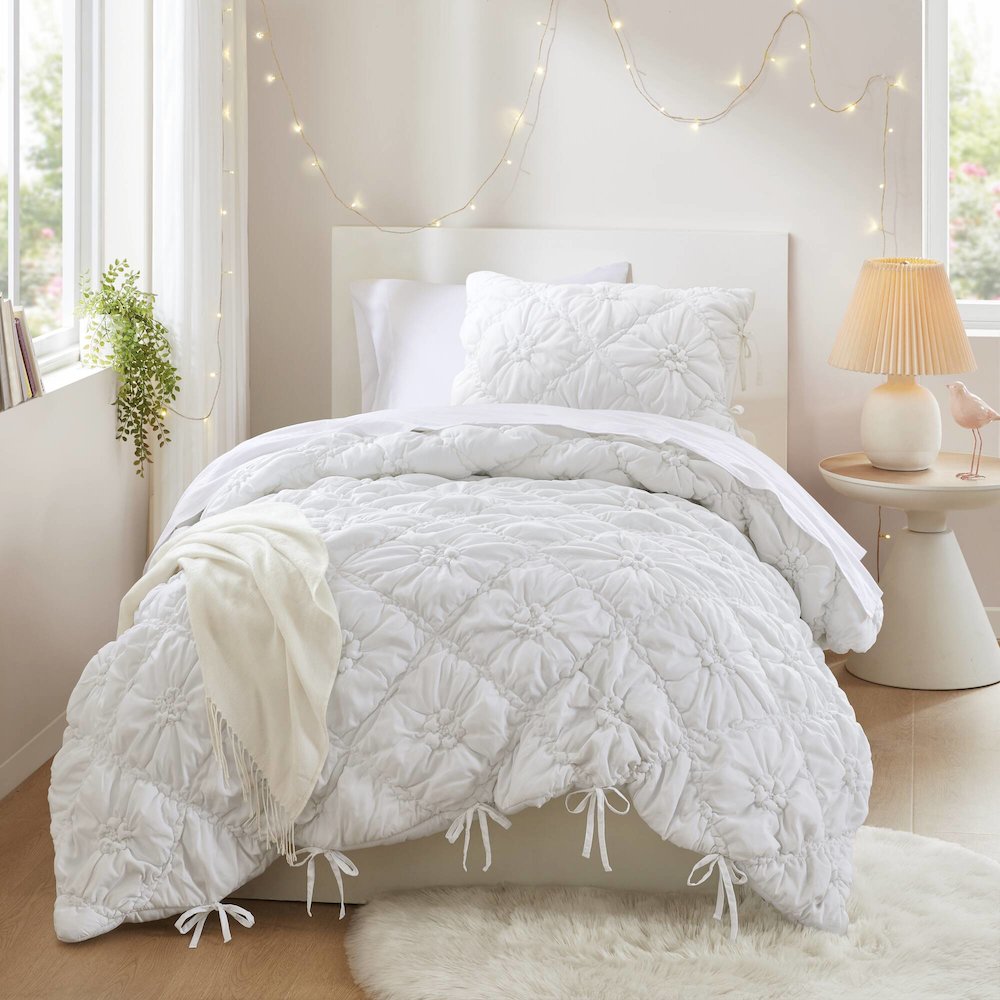 Lily 2PCS Comforter Set, White color. Picture 1