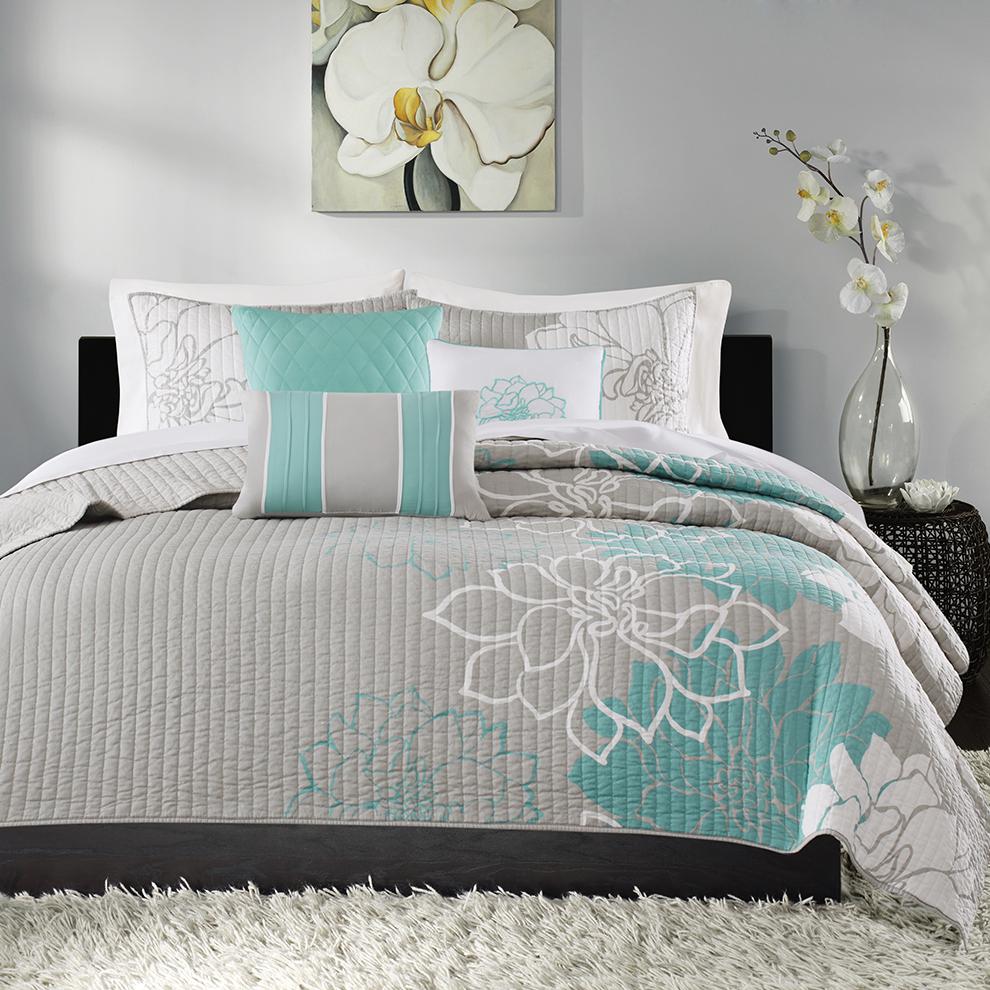 6 Piece Printed Cotton Quilt Set with Throw Pillows. Picture 3