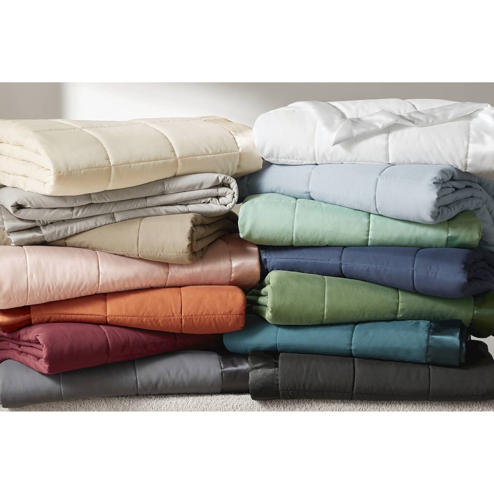 Windom Lightweight Down Alternative Blanket with Satin Trim. Picture 3