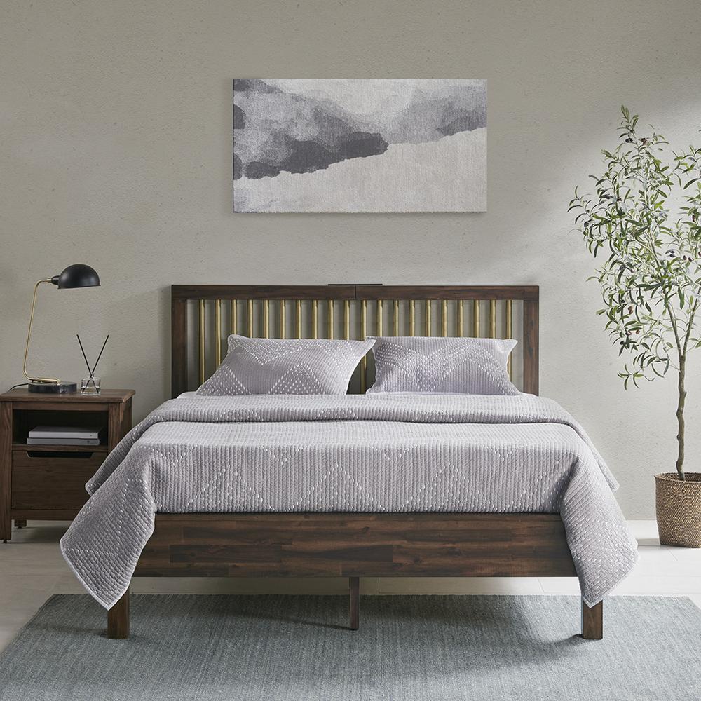 Queen Bed. Picture 4