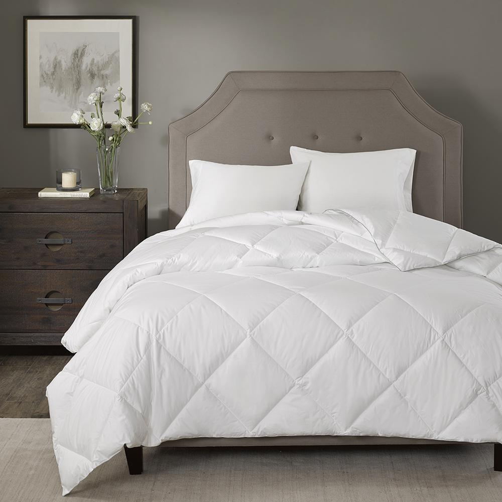 Diamond Quilting Down Alternative Comforter. Picture 2