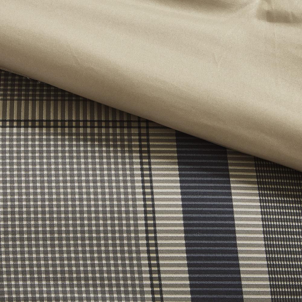 Plaid Comforter Set with Bed Sheets. Picture 1