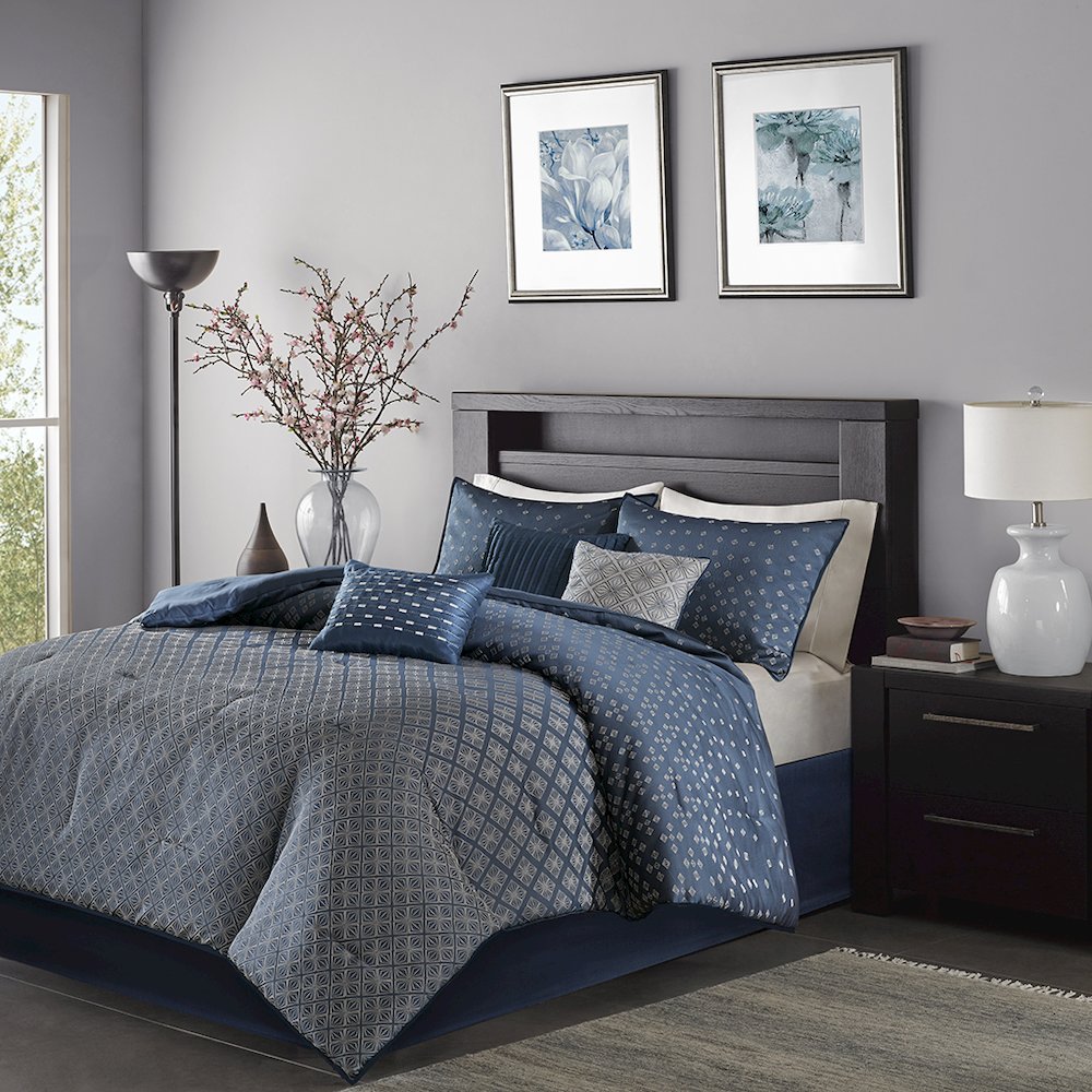 7 Piece Comforter Set. Picture 4