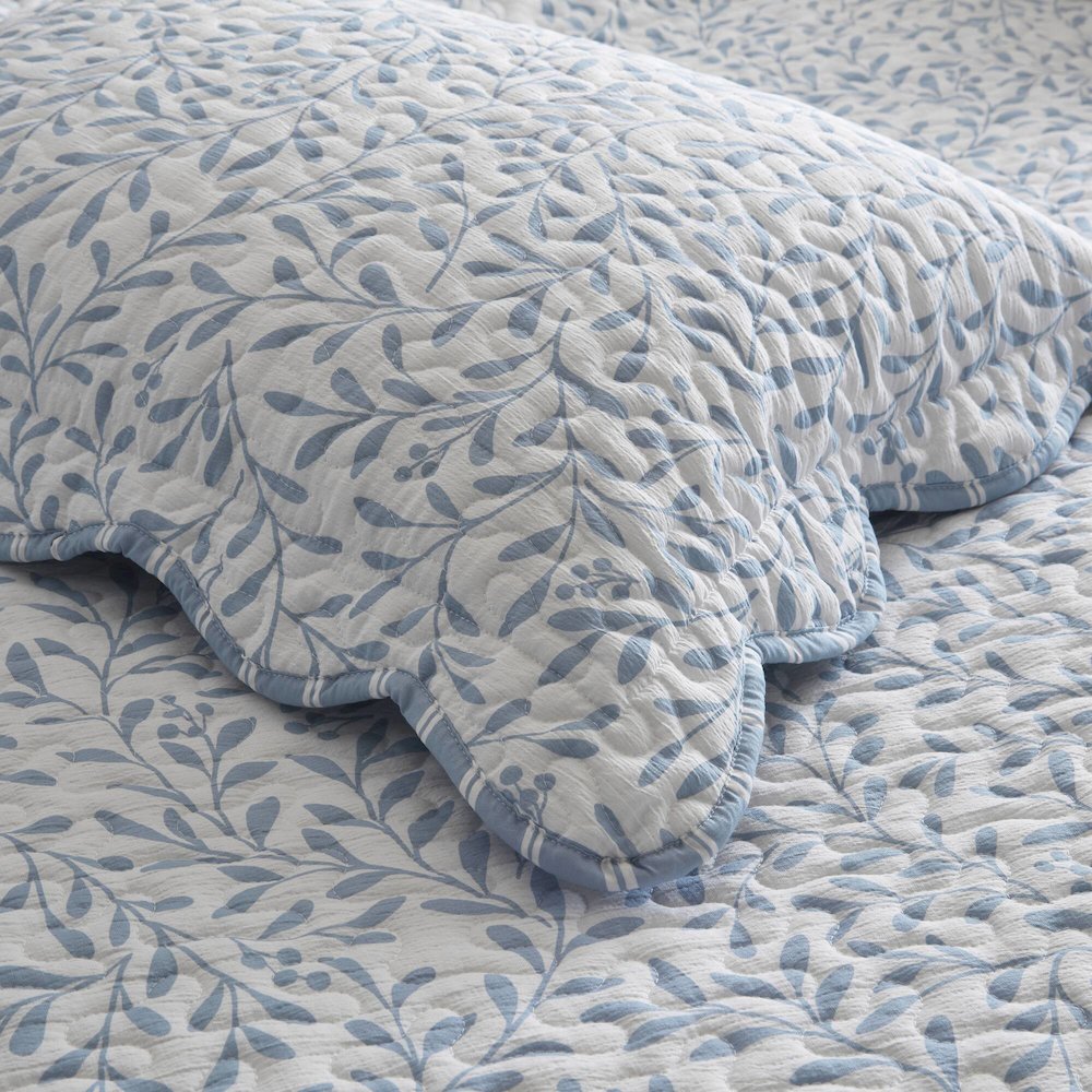Darcy 3 Piece Print Quilt Set. Picture 5