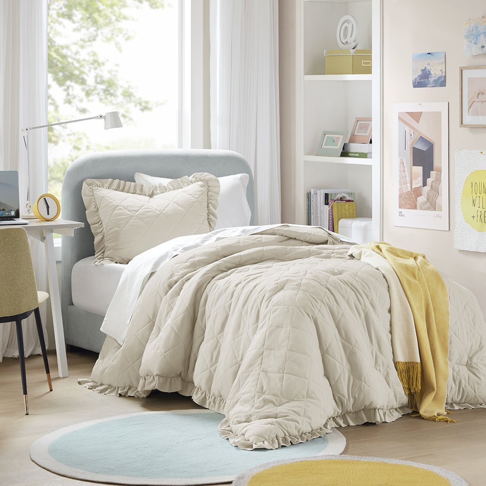 Diamond Quilted Ruffle Edge Comforter Set. Picture 3