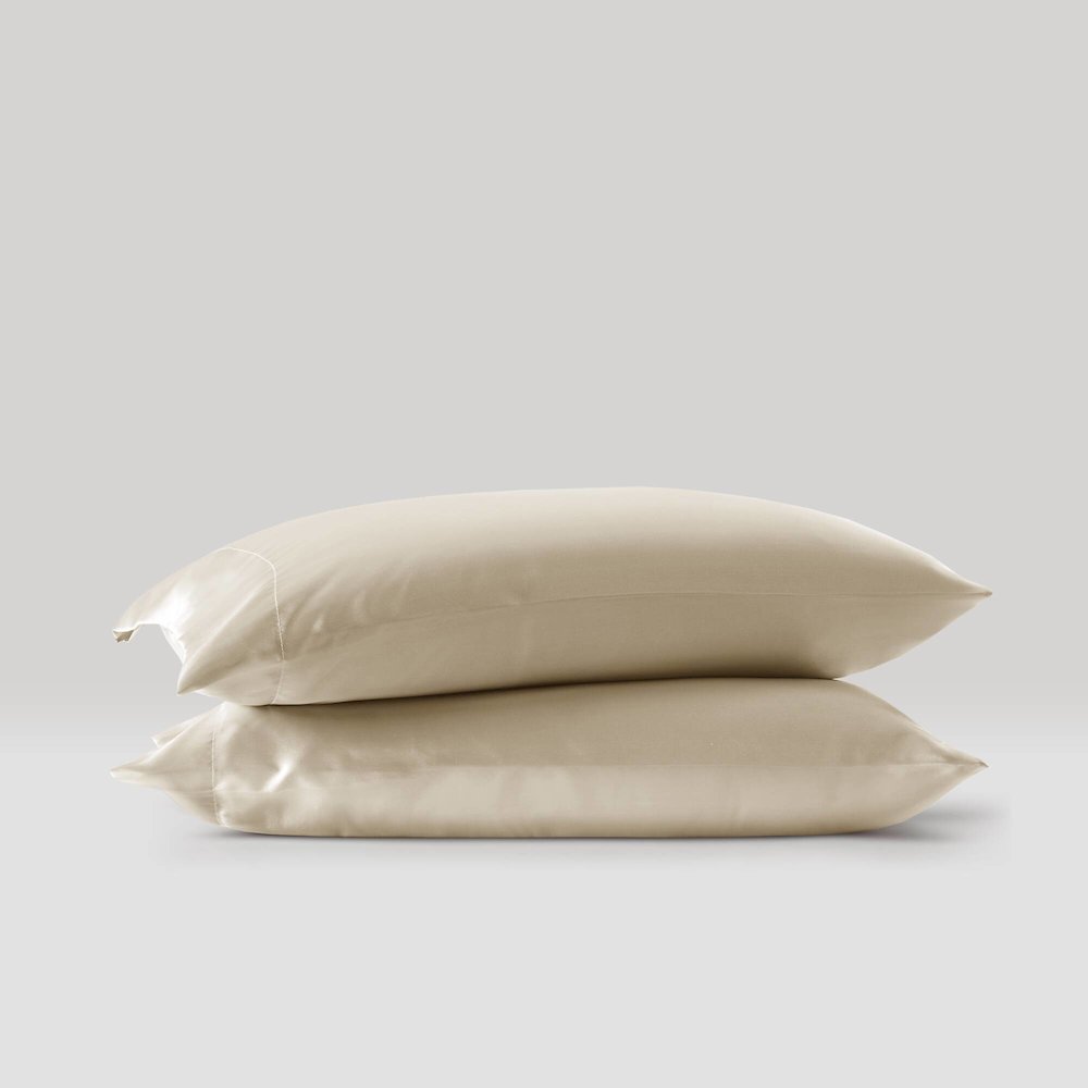 Satin Luxury 2 PC Pillowcases in Champagne. Picture 5