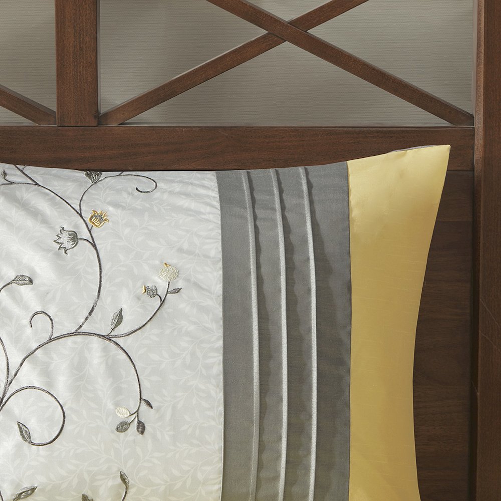 Embroidered 7 Piece Comforter Set. Picture 3