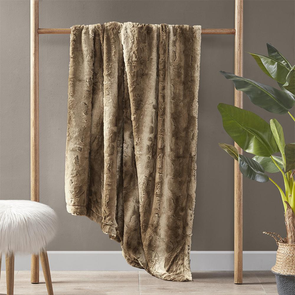 Oversized Faux Fur Throw. Picture 5