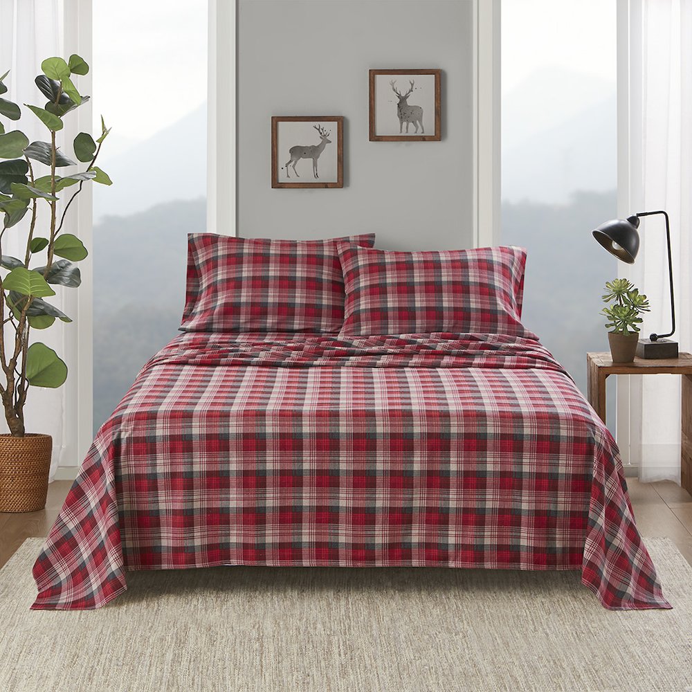 Cotton Flannel Sheet Set in Red Plaid. Picture 1
