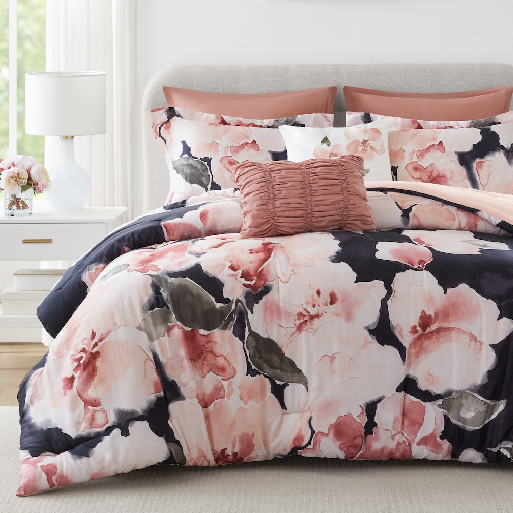 Shanti 7pcs Printed Comforter set. Picture 1