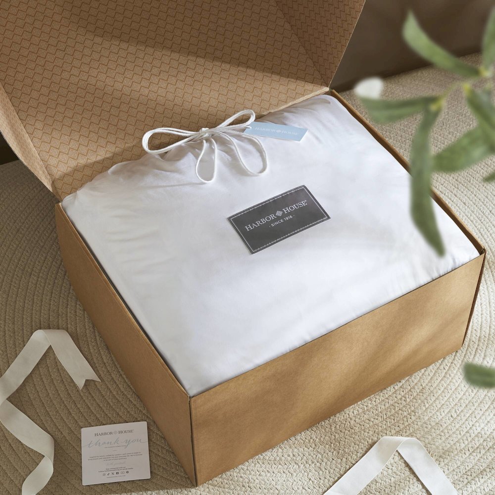 100% Cotton Shell Comforter, White color. Picture 5