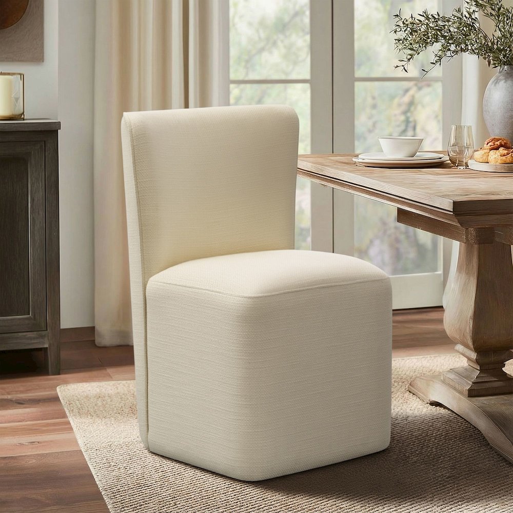Vela Dining Chair with castors. Picture 1
