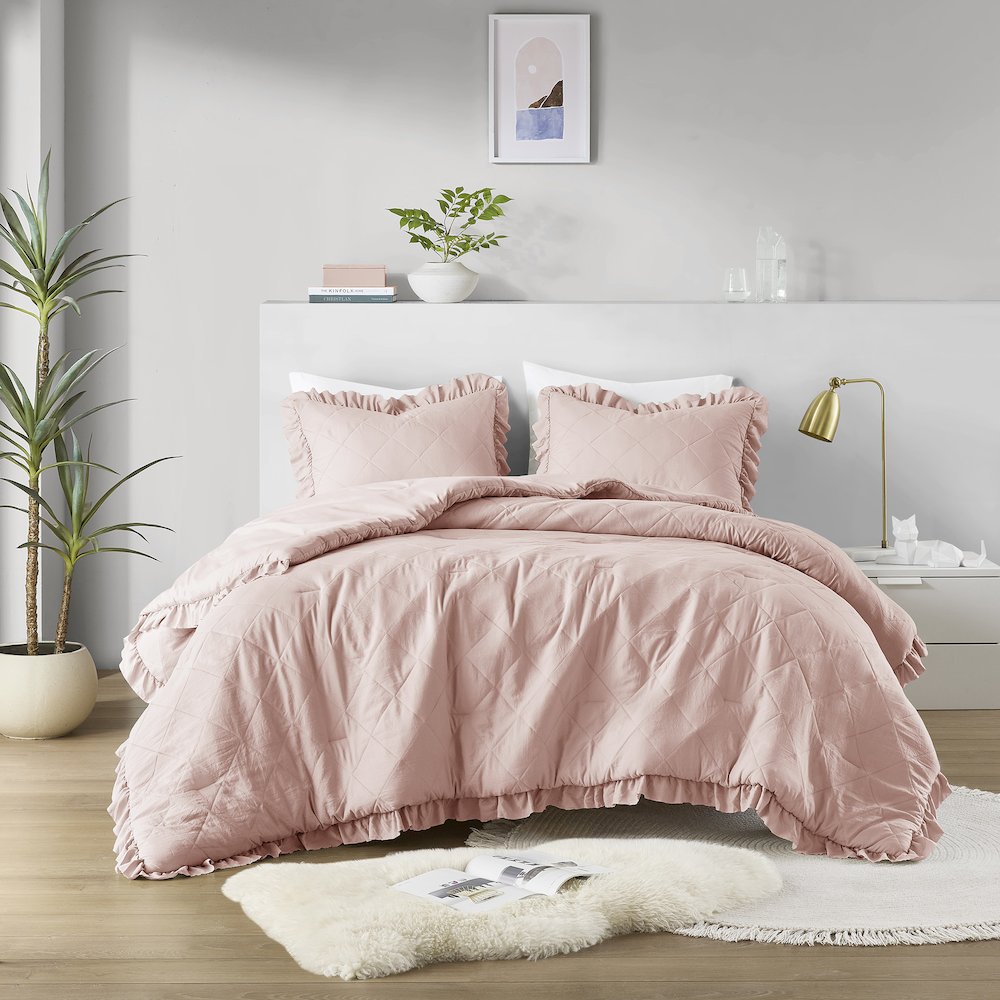 Diamond Quilted Ruffle Edge Comforter Set. Picture 1