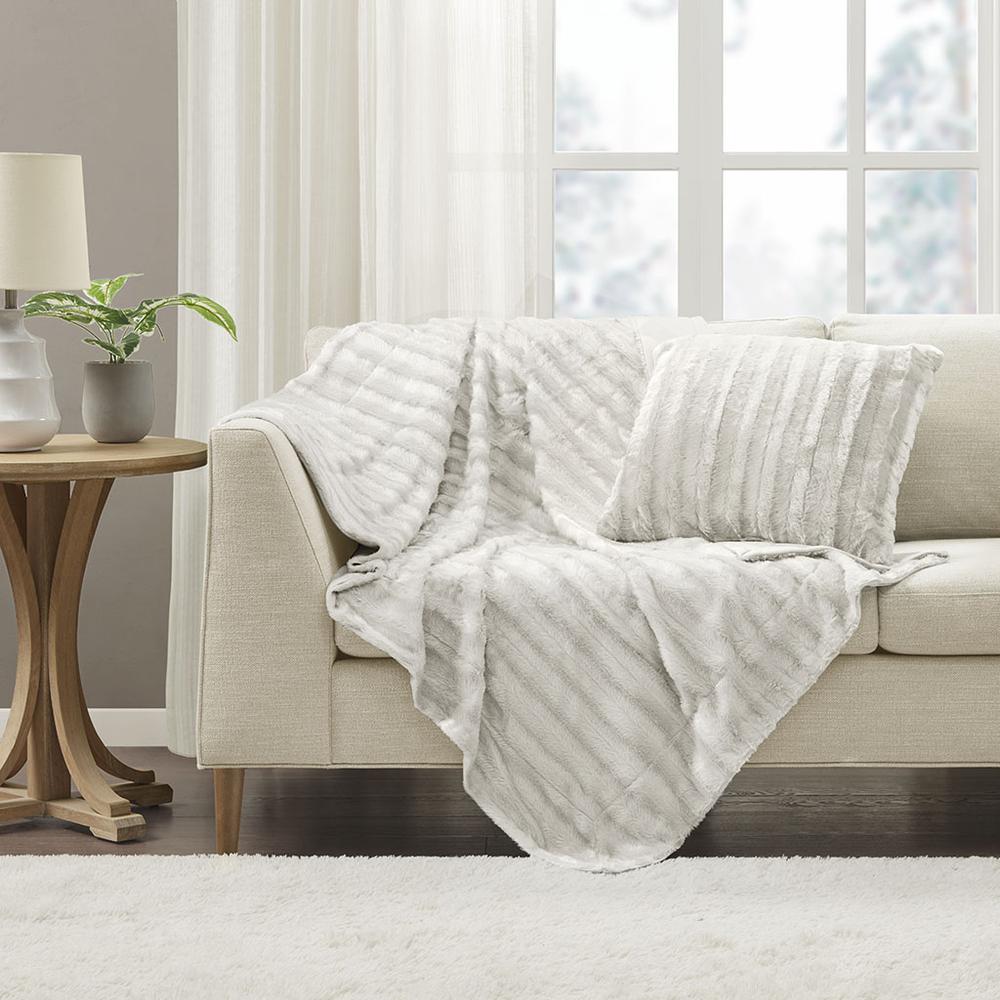 Long Fur Throw. Picture 5